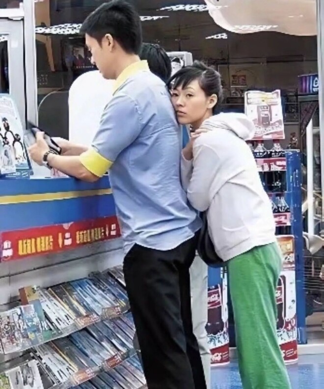 小S香港给84岁婆婆庆生 S妈穿名牌背迪奥很富态（配图17）