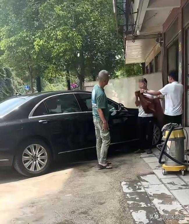 72岁刘德凯被曝昆明养老，满头白发依旧帅气