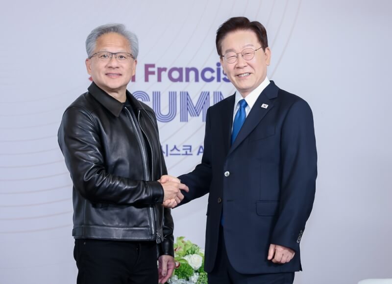 黄仁勋宣布与SK合作规模达5000亿美元