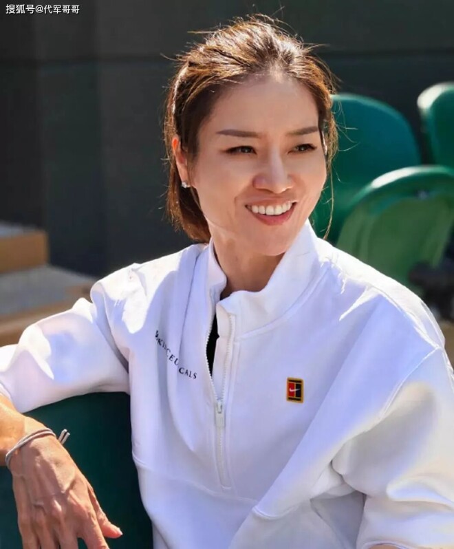 44岁李娜近况曝光 嫁给姜山20年儿女双全（配图8）