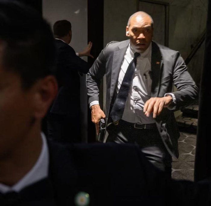 “没人觉得我带枪入住是威胁”白宫晚宴枪手路径首次曝光：房卡放行，隔间组枪直冲宴会 ...