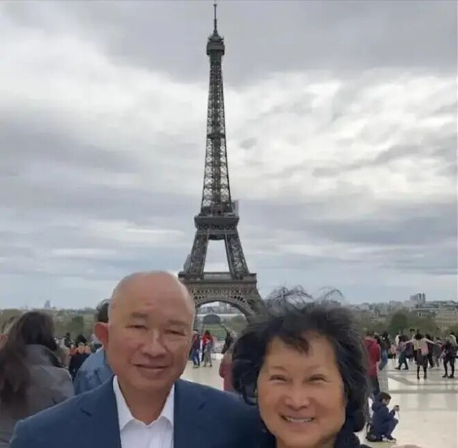 80岁吴宇森庆生照曝光 与混血外孙女亲密依偎（配图4）