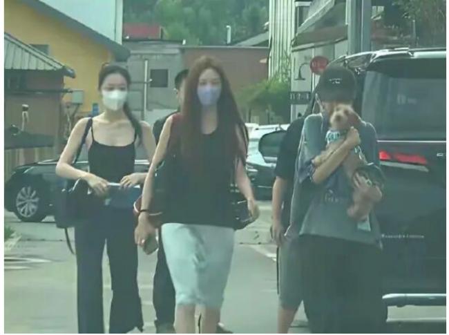 李嫣窦靖童宋妍霏同框 网友直呼女大十八变