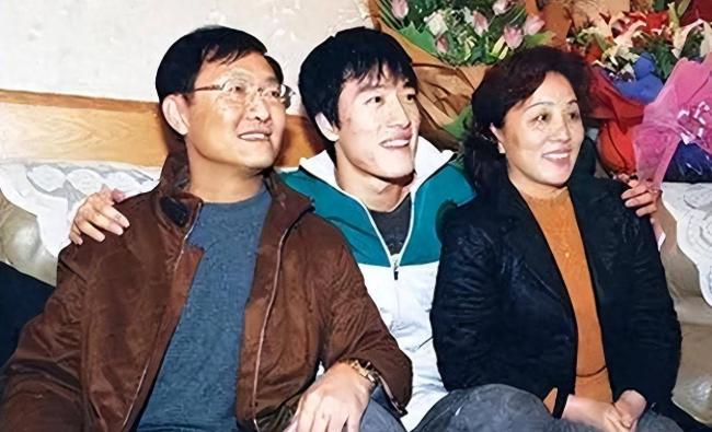 原来刘翔父亲是他，和姚明入围“上海新好男人”
