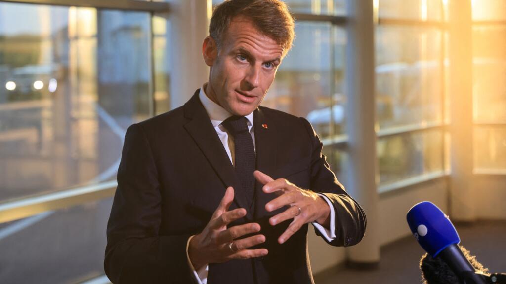 Le président français Emmanuel Macron à son arrivée à saint-Pierre et Miquelon.