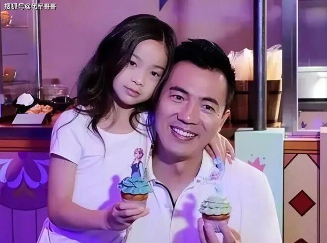 58岁黄健翔近况：再婚娶舞蹈演员 如今有3个孩子（配图4）