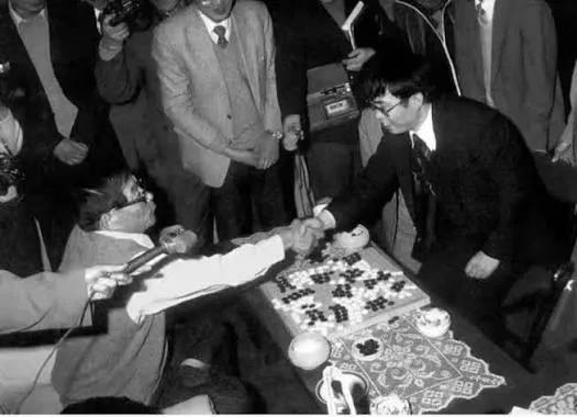 战鹰：一个围棋天才少女的“滑落”