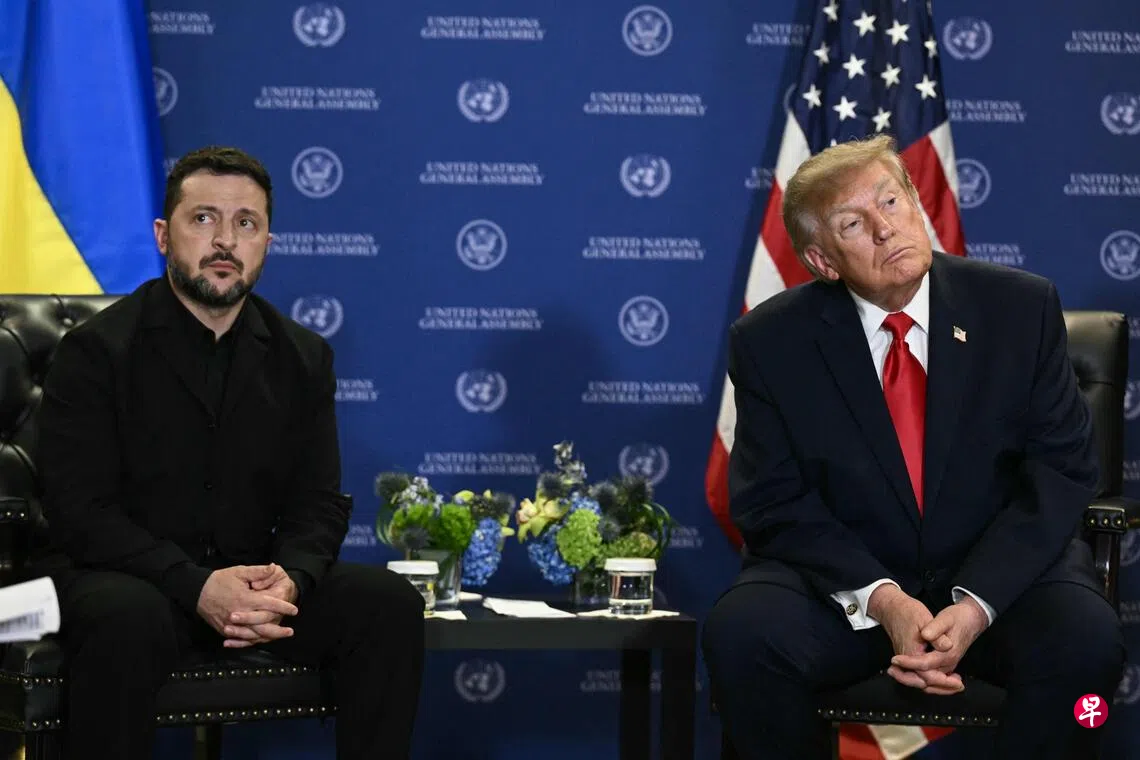 美国与俄罗斯就俄柴油出口的协定，不但引发了国际社会的批评，更引来一场美国总统特朗普（右）和乌克兰总统泽连斯基之间的隔空互批。图为两人9月22日在纽约举行的联合国大会期间会面。 （法新社档案照片）