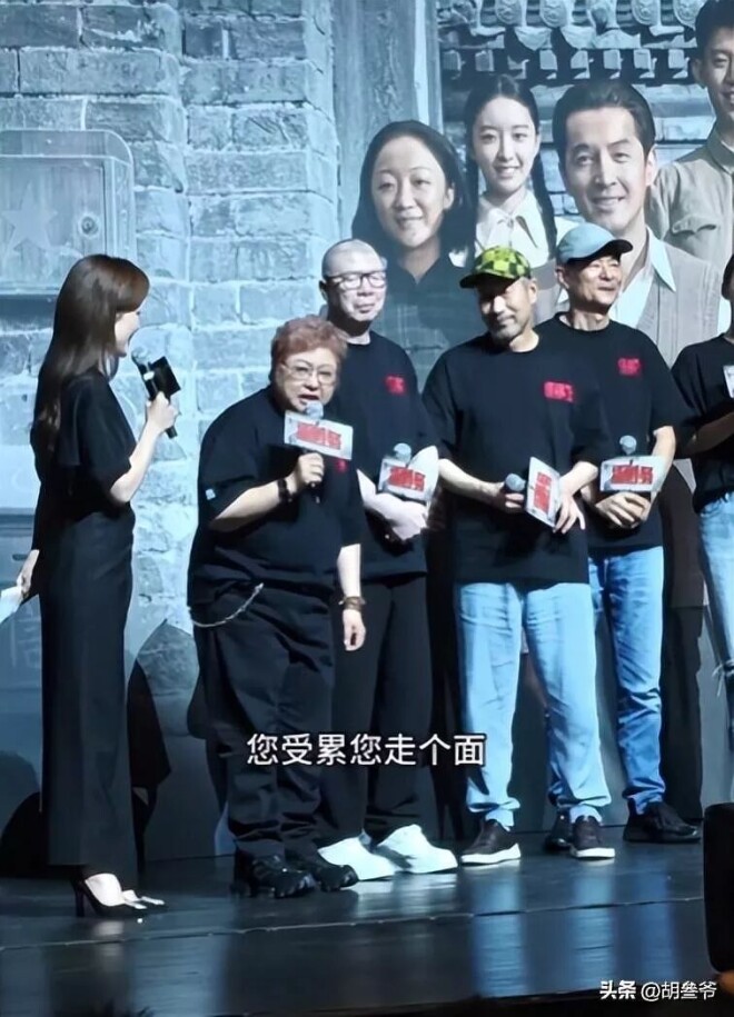 韩红现身上海 排场还是不小（配图18）