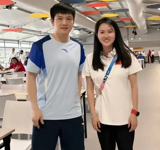 与陈若琳恋爱水落石出！樊振东海外生活曝光，难怪谈及退役和心愿