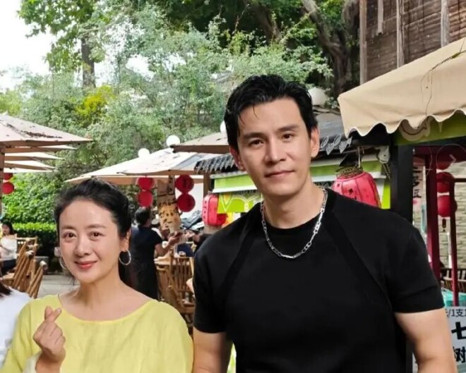 小李琳素颜眼肿体肥 经超胸肌健硕被嘲像母子（配图13）