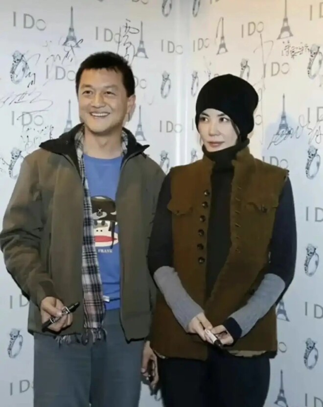 55岁李亚鹏疑似恋爱 身边女伴侧颜很像王菲（配图19）