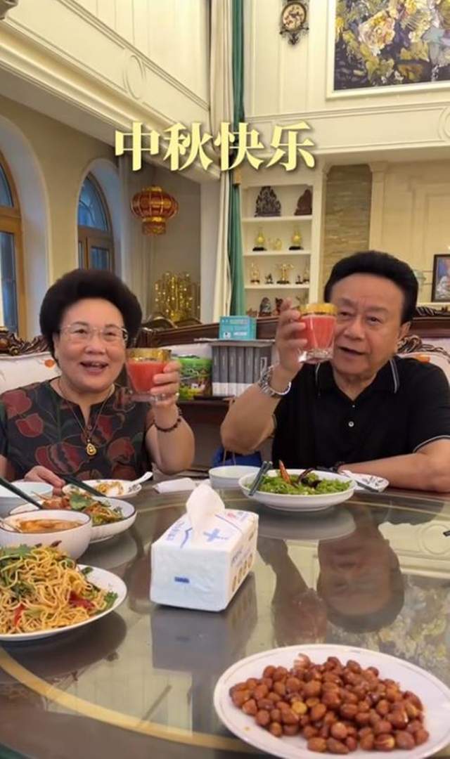 伊能静回沈阳婆家，秦昊爸妈住的别墅真豪华