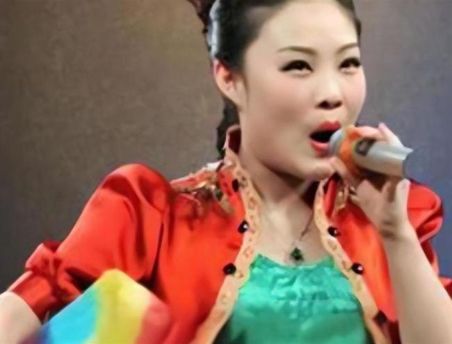 她曾是本山传媒第一美女 如今与昔日判若两人