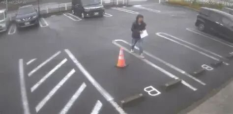 ·案发当天，优季独自一人的行踪被停车场摄像头捕捉到。（日本《产经新闻》）