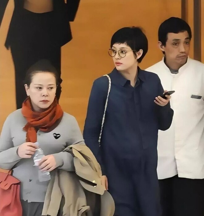 她是孙俪母亲：离婚后独自养女儿 68岁独居上海（配图6）