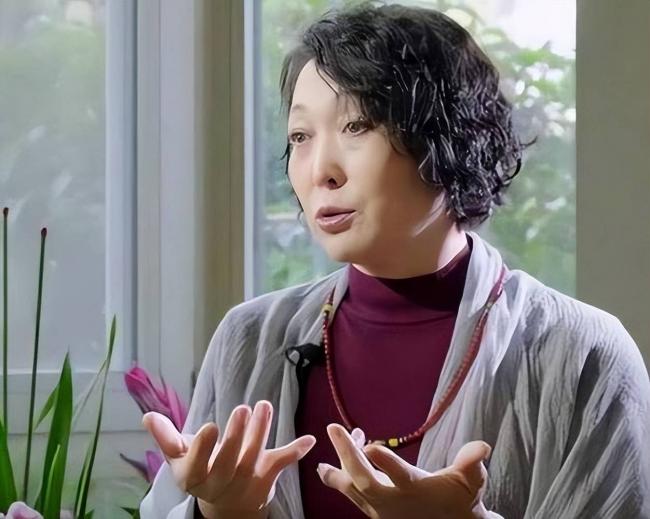 女排首任队长弃官下海，北京有楼女儿是国际超模