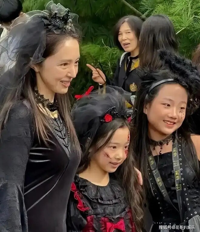 佟丽娅董璇路人拍的生图曝光 网友：像两老巫婆（配图7）