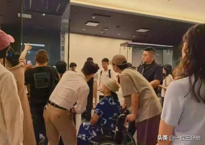 北京偶遇沈腾一家 儿子眼小胖的满脸堆肉（配图19）