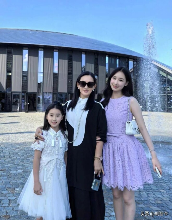 曝54岁赵文卓拼4胎 44岁老婆小腹隆起藏不住（配图23）