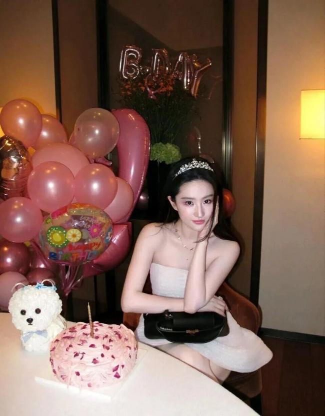 39岁刘亦菲生日大片惊艳全网