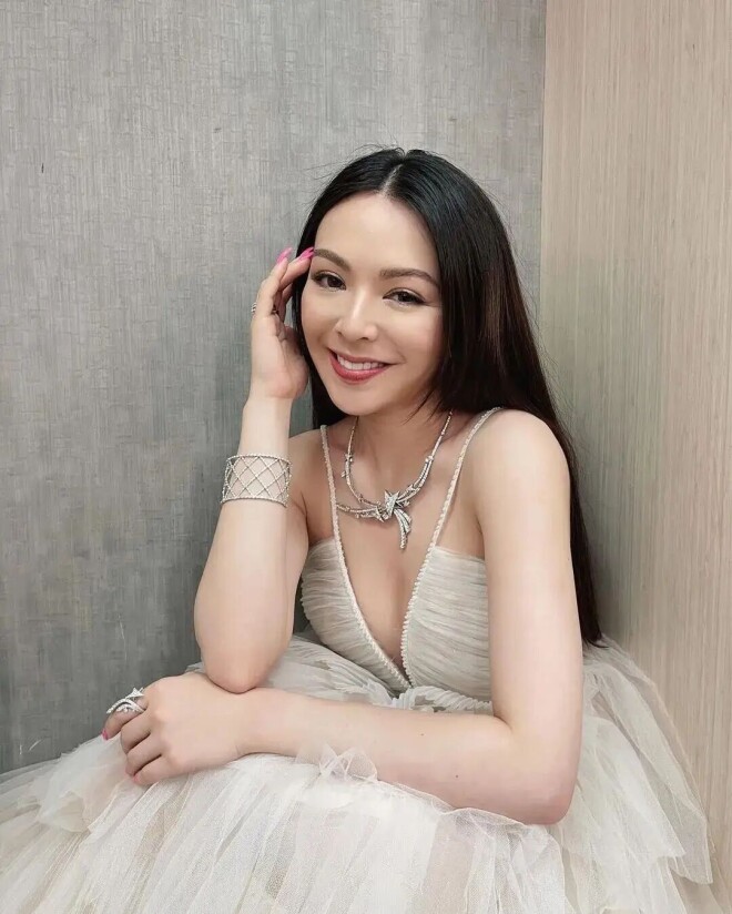 香港知名女歌手传秘婚近一年 嫁足球队班主（配图3）