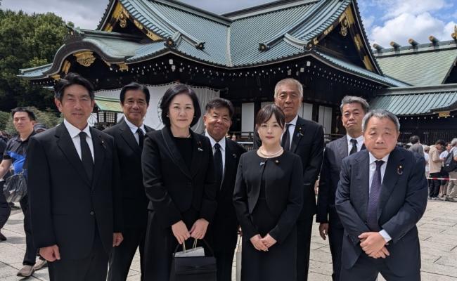 北大毕业   华裔参议员参拜日本靖国神社