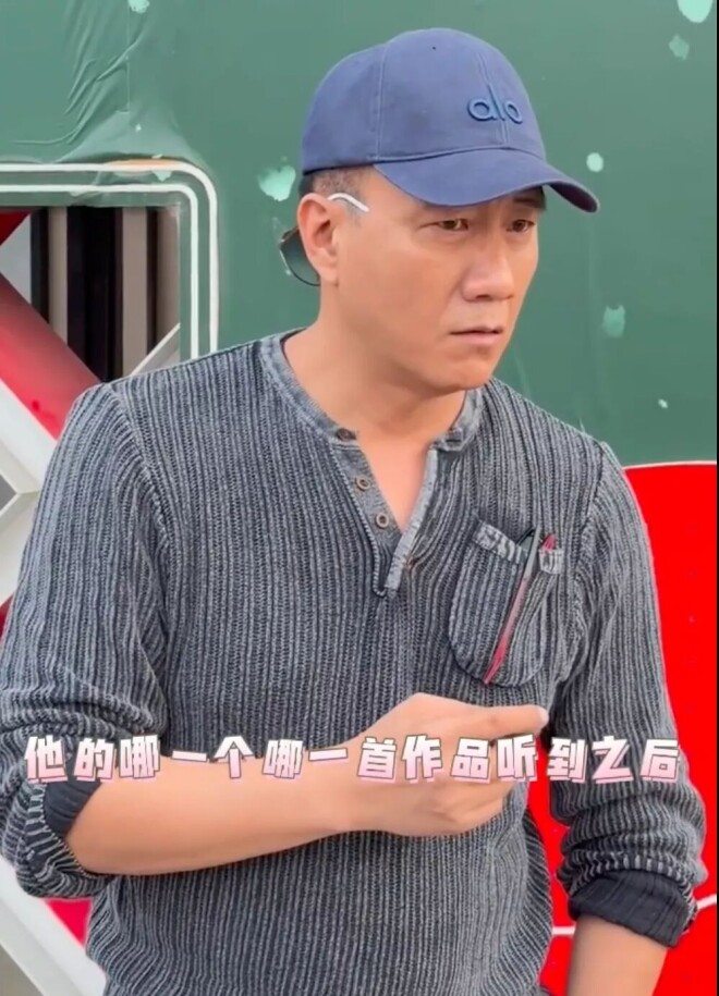 胡军一家四口同框：女儿比妈妈高 儿子帅气抢镜（配图3）