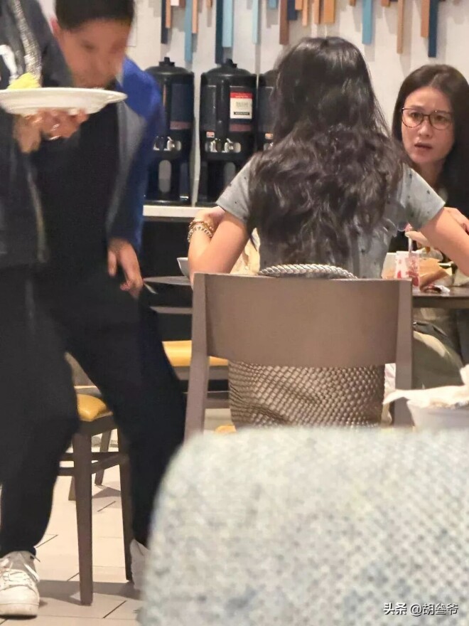 田亮一家美国被偶遇 森碟将入读伯克利（配图6）