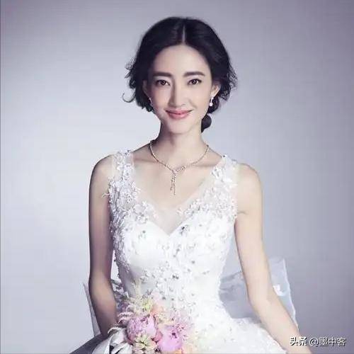 看到董卿王丽坤栽进致命大坑，女星都不找富豪了
