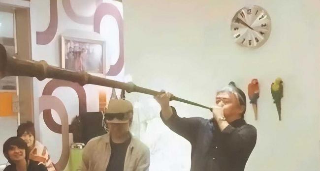 刘欢豪宅：装修值千万，客厅容百人，有私家酒吧