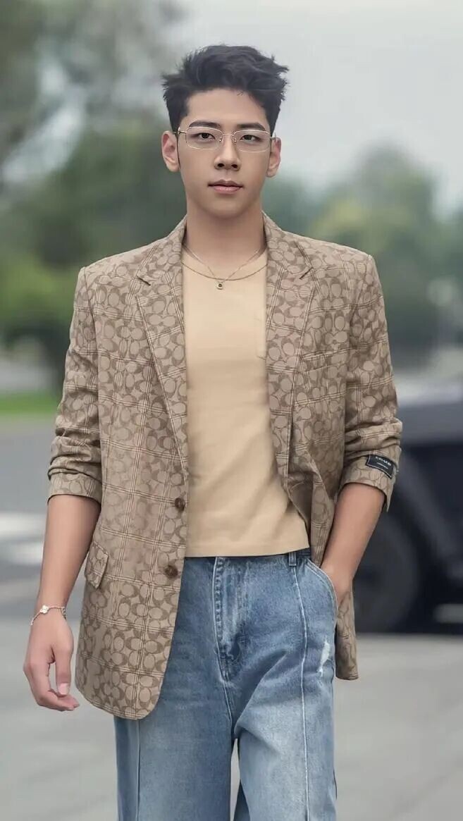 女大十八变：赵薇女儿近照曝光 又高又美（配图24）