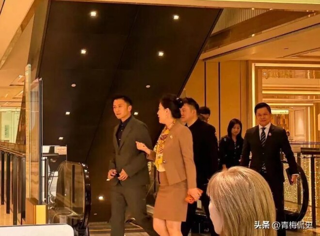 谢霆锋落地北京皱纹多 不老男神还是老了（配图15）