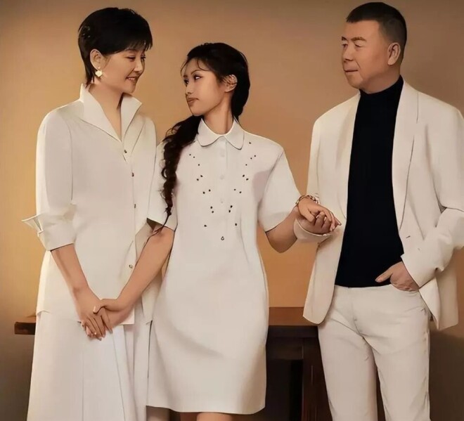 徐帆回应婚姻幸福一年后 68岁冯小刚近况曝光（配图4）