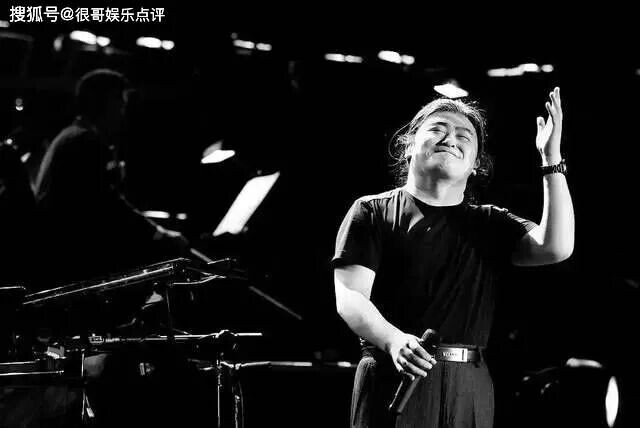 那英成都演唱会临时加歌 哽咽清唱弯弯的月亮（配图2）