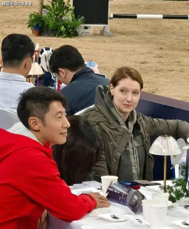 50岁撒贝宁近况曝光 娶美女李白生下龙凤胎（配图4）