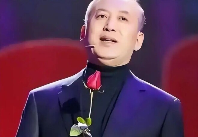 郭达退出春晚16年 现身菜市场老态龙钟头发全白（配图12）