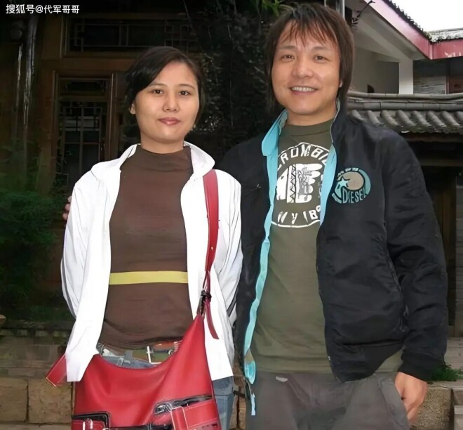 58岁歌手许巍近况：娶战友袁枫 享受丁克生活（配图4）