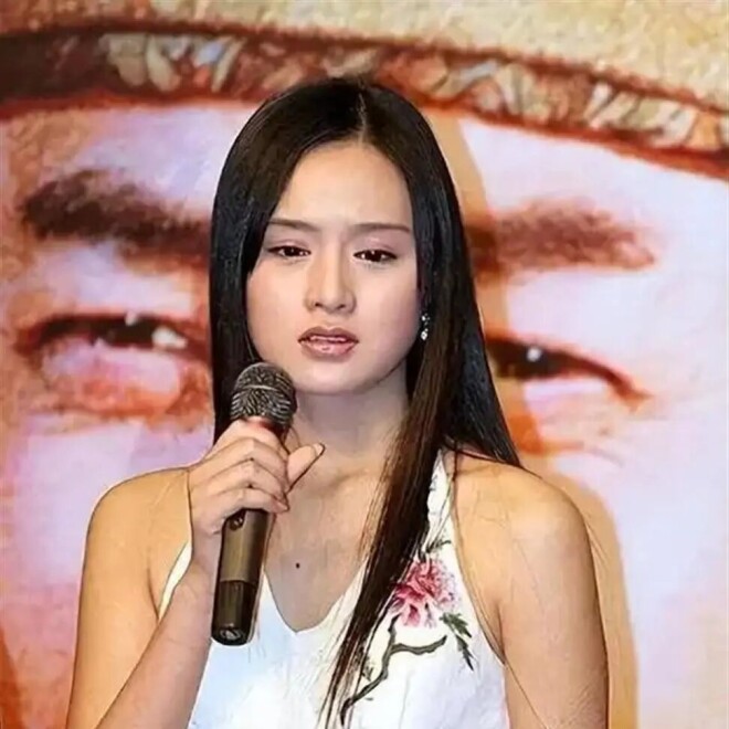 与曾黎分手4年后娶饶敏莉 50岁的富大龙现状如何（配图9）