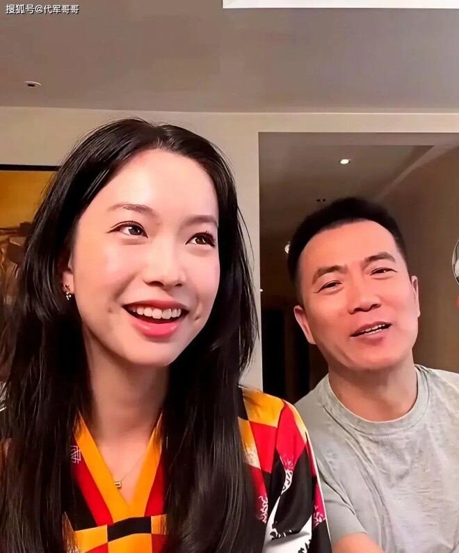 58岁黄健翔近况：再婚娶舞蹈演员 如今有3个孩子（配图3）