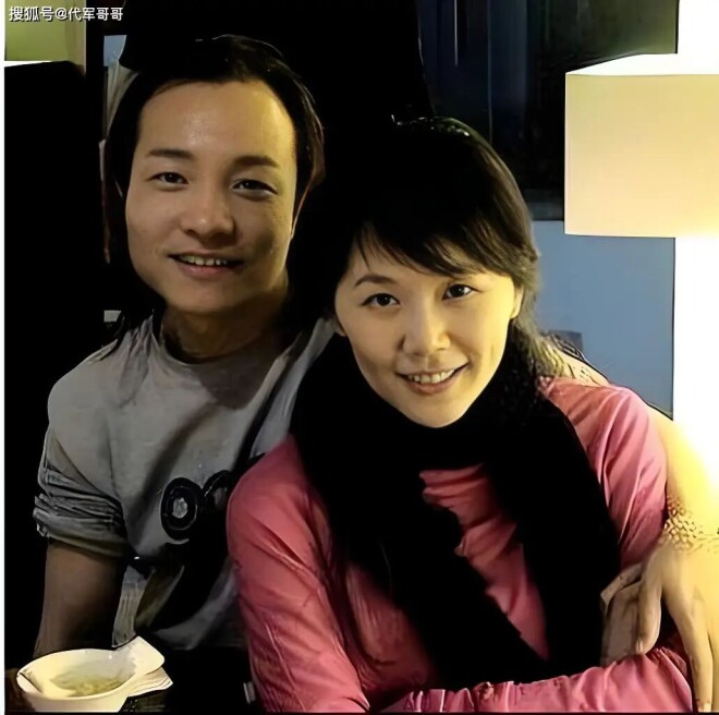 58岁歌手许巍近况：娶战友袁枫 享受丁克生活（配图3）