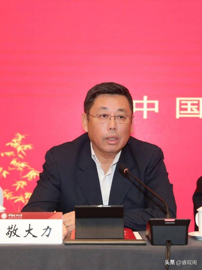原来他俩是敬一丹的弟弟，如今身居高位