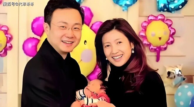 48岁美女主持人徐春妮近况 嫁给刚强生下一子（配图1）