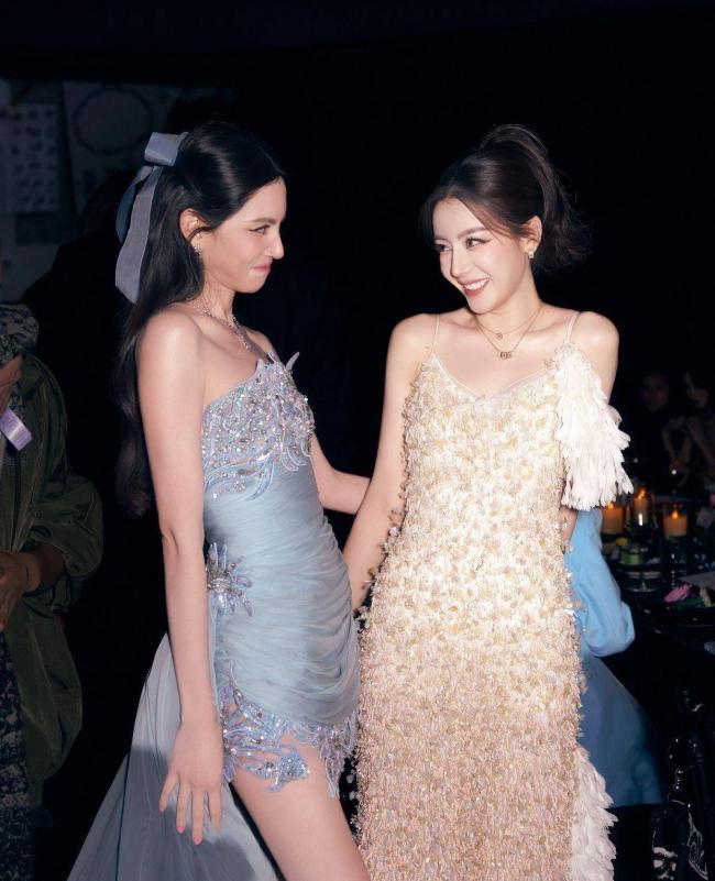 中国VOGUE合影刷屏，红毯没赢后台先赢