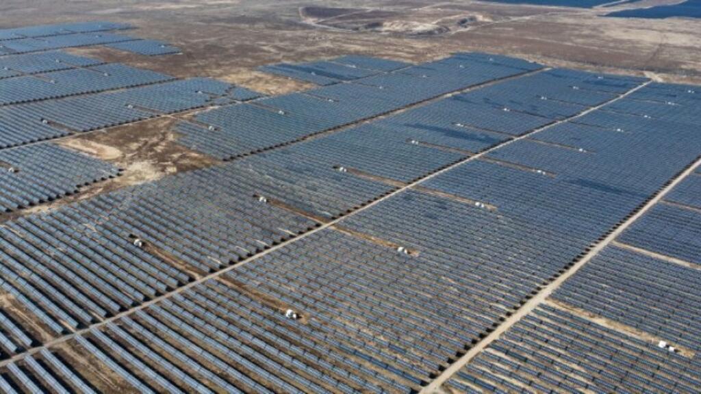 Des panneaux solaires dans le nord de la Chine en novembre 2025
