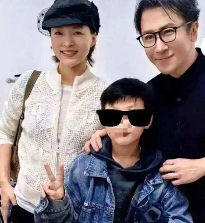 52岁董卿和老公国庆罕同框 关系亲密破离婚传闻（配图13）