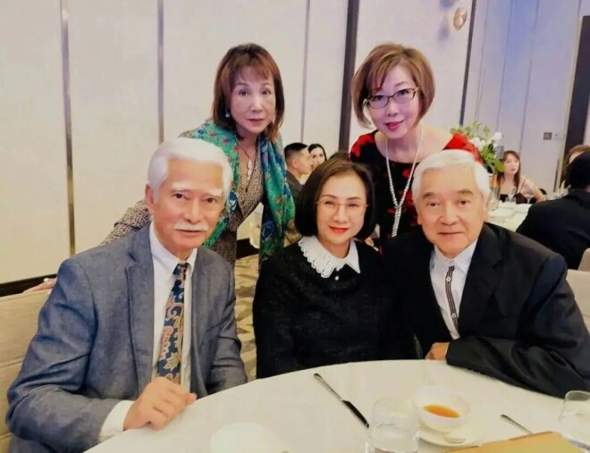 秦沛与元华高雄温哥华聚会 多位老戏骨近照曝光（配图2）