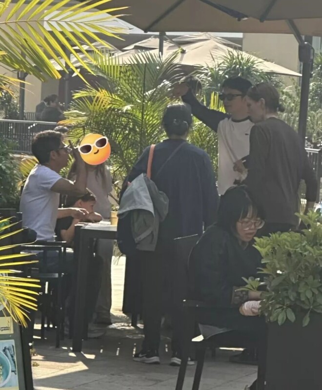 50岁撒贝宁一家北京逛街 体态健硕荷尔蒙爆棚（配图5）
