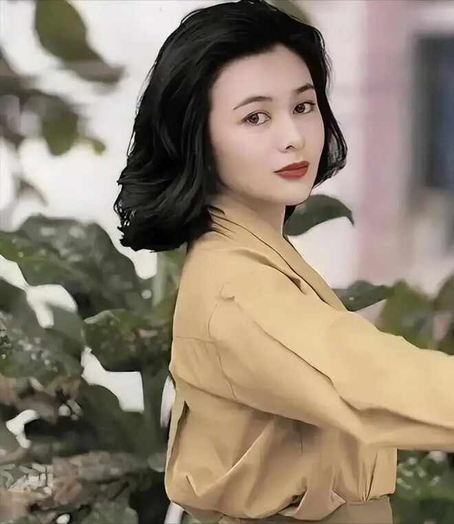 关之琳：和父亲28年不来往 却为他买了400万墓地（配图3）