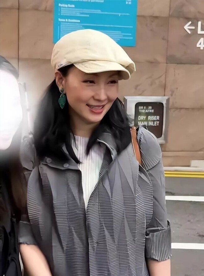 网友偶遇拍到陶虹生图 感慨这么多年风波不断（配图6）